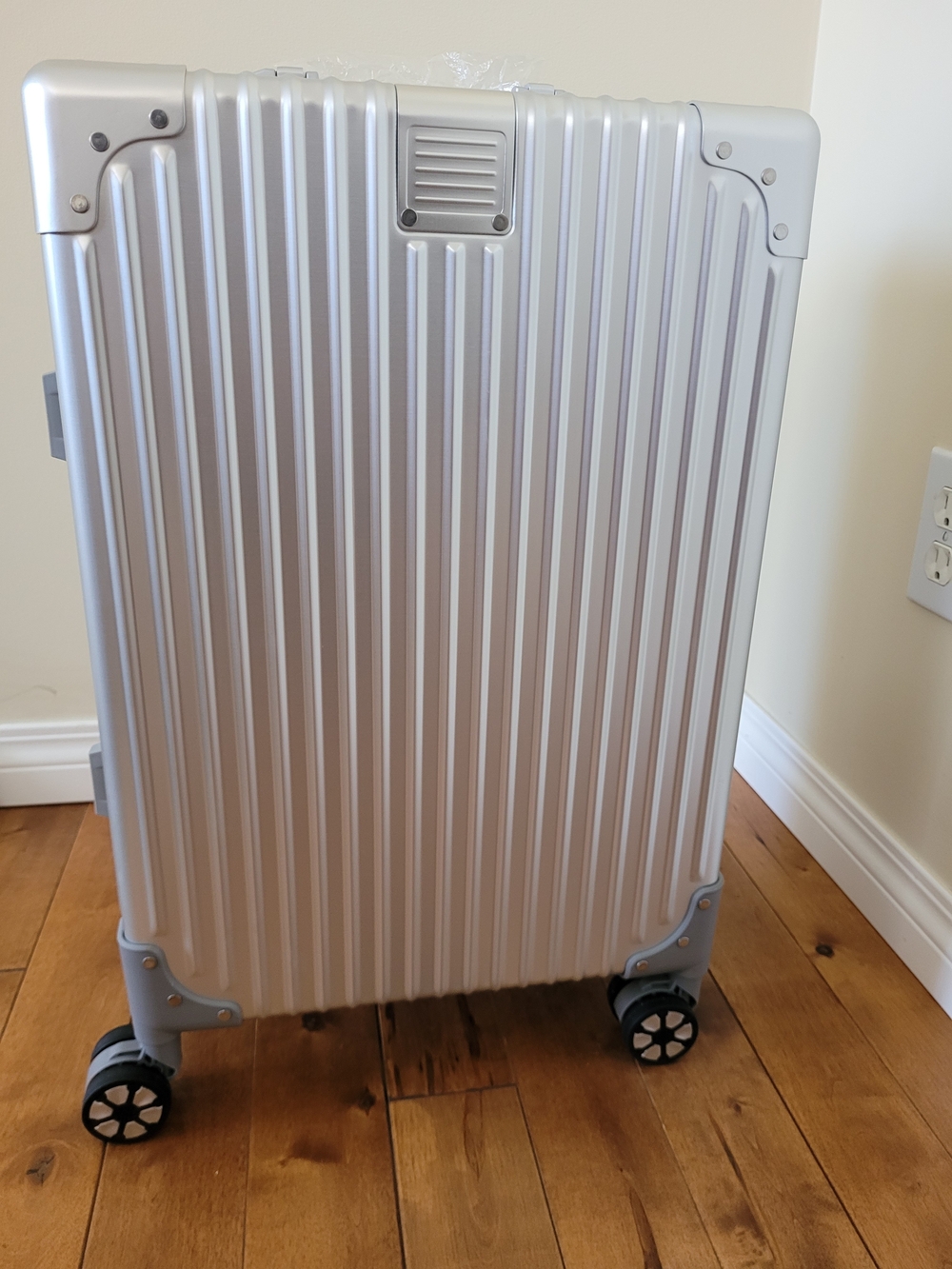 Brand New 20" Inch Silver Aluminum Travel Luggage